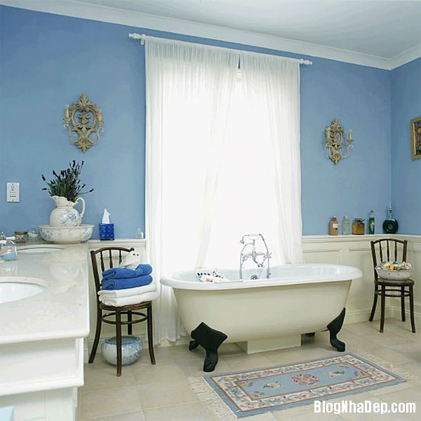Phòng tắm dễ chịu với màu xanh blue