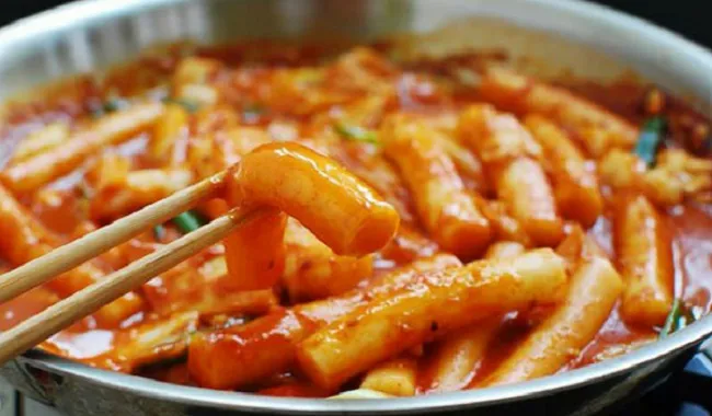 4 cách nấu tokbokki Hàn Quốc chuẩn vị như ngoài quán