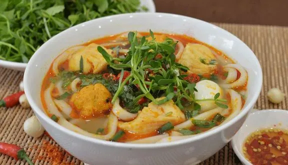 Cách làm bánh canh bột lọc cá lóc ngon chuẩn vị Huế