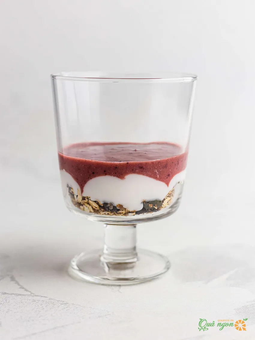 Cách làm bánh Parfait Cherry với Chocolate Muesli