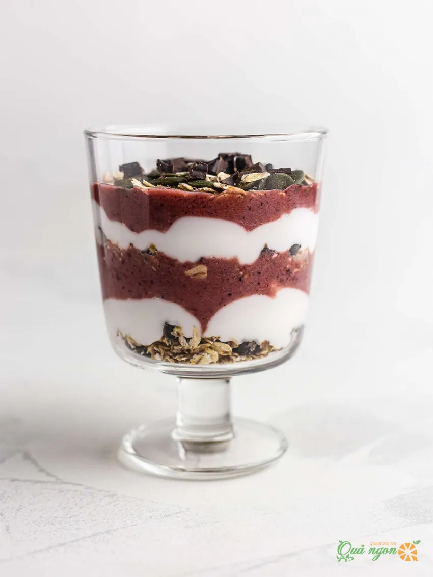 Cách làm bánh Parfait Cherry với Chocolate Muesli