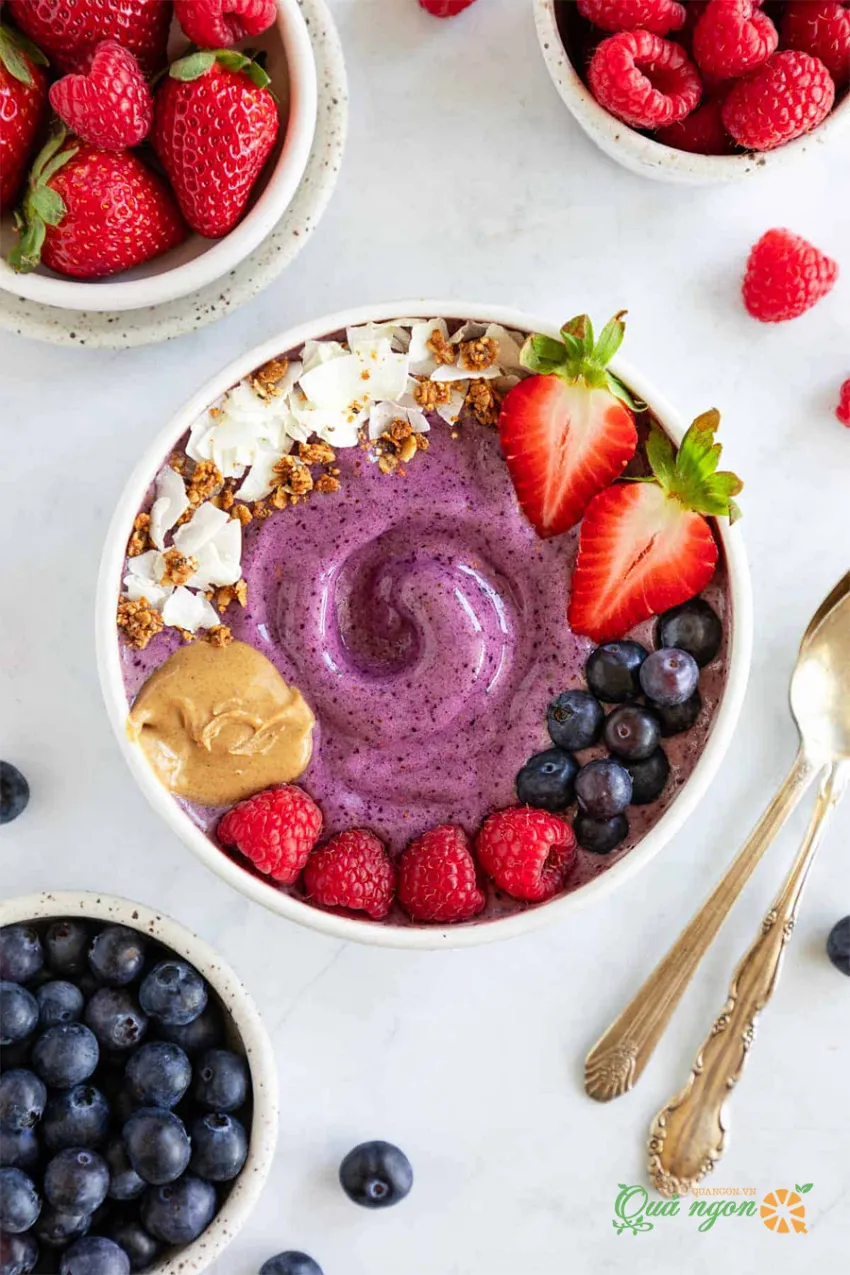 Cách làm bát sinh tố Berry cho bữa sáng healthy