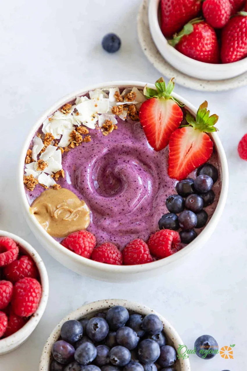 Cách làm bát sinh tố Berry cho bữa sáng healthy