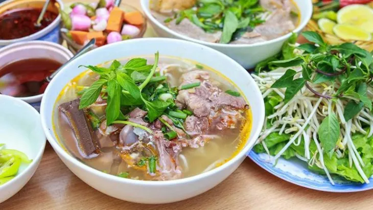 Cách làm bún bò tái ngon đơn giản tại nhà