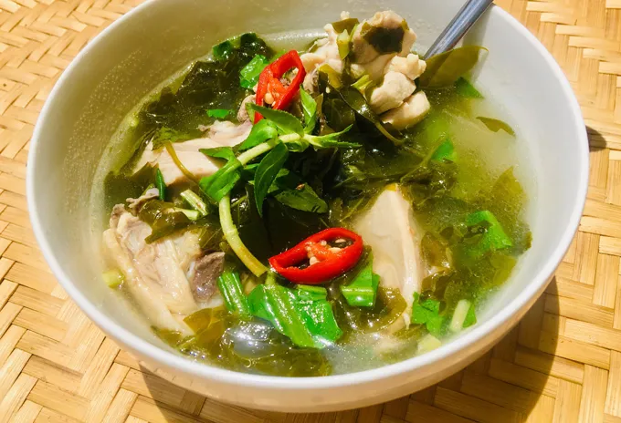 Cách làm canh chua gà lá giang chua thanh cực dễ ăn tại nhà