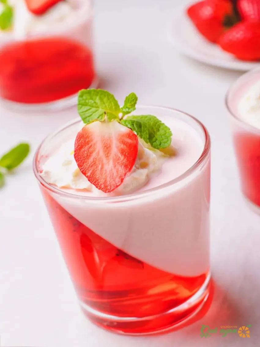 Cách làm món tráng miệng Parfait Jello dâu tây