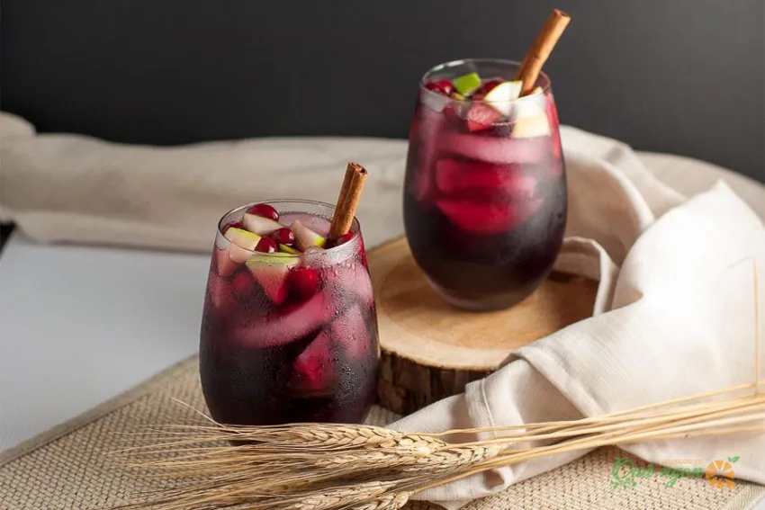 Cách làm rượu Sangria hương táo nam việt quất