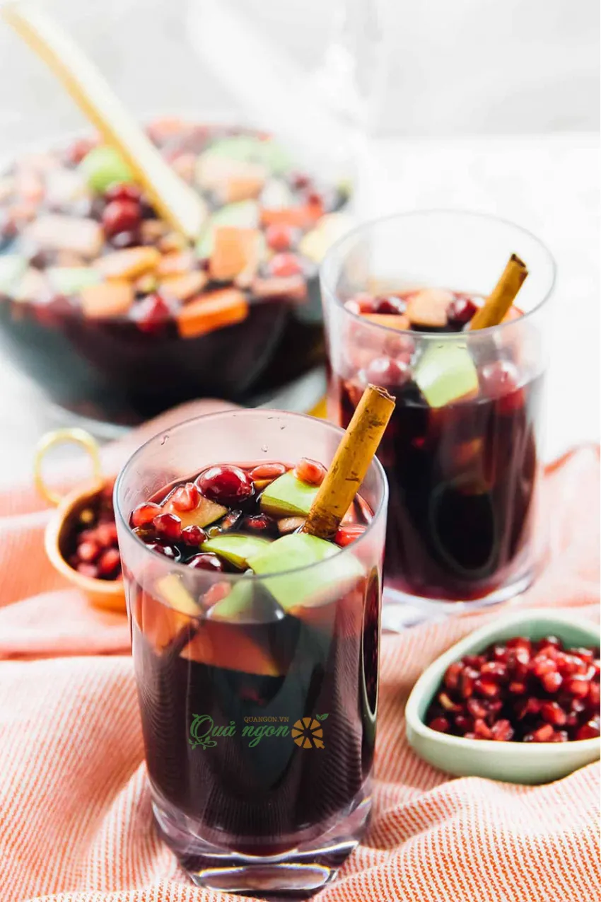 Cách làm rượu Sangria hương táo nam việt quất