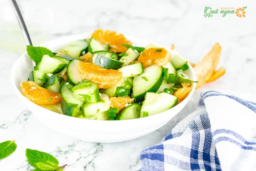 Cách làm salad trái cây mùa xuân từ quýt và dưa chuột