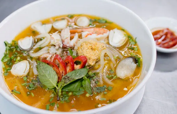 Cách nấu bánh canh chả tôm xứ Quảng ngon như nhà hàng