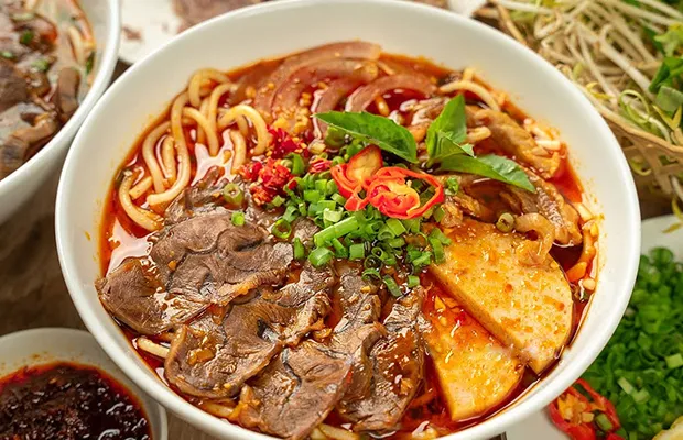 Cách nấu bún bò Huế nhanh và tiết kiệm thời gian