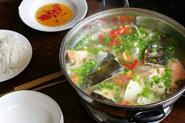 Cách nấu canh chua đầu cá hồi ngon chuẩn vị