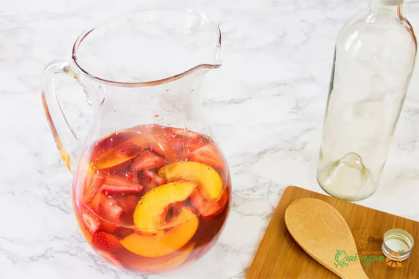 Cách pha chế Rosé Sangria trái cây hương vị tươi sáng