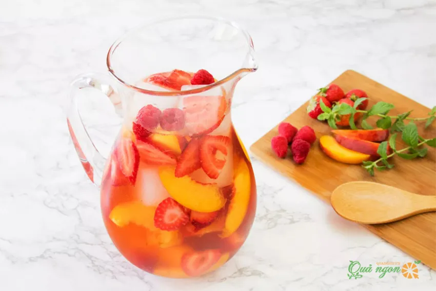 Cách pha chế Rosé Sangria trái cây hương vị tươi sáng