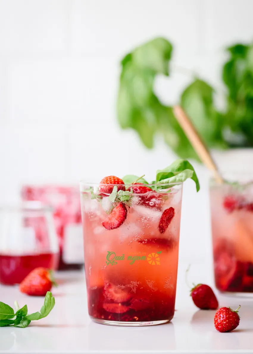 Cách pha chế Soda dâu tây húng quế – Strawberry Basil Soda