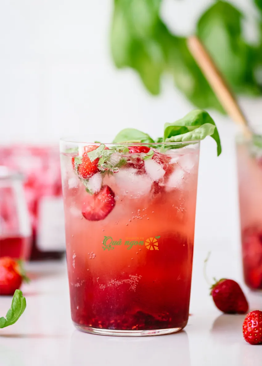 Cách pha chế Soda dâu tây húng quế – Strawberry Basil Soda