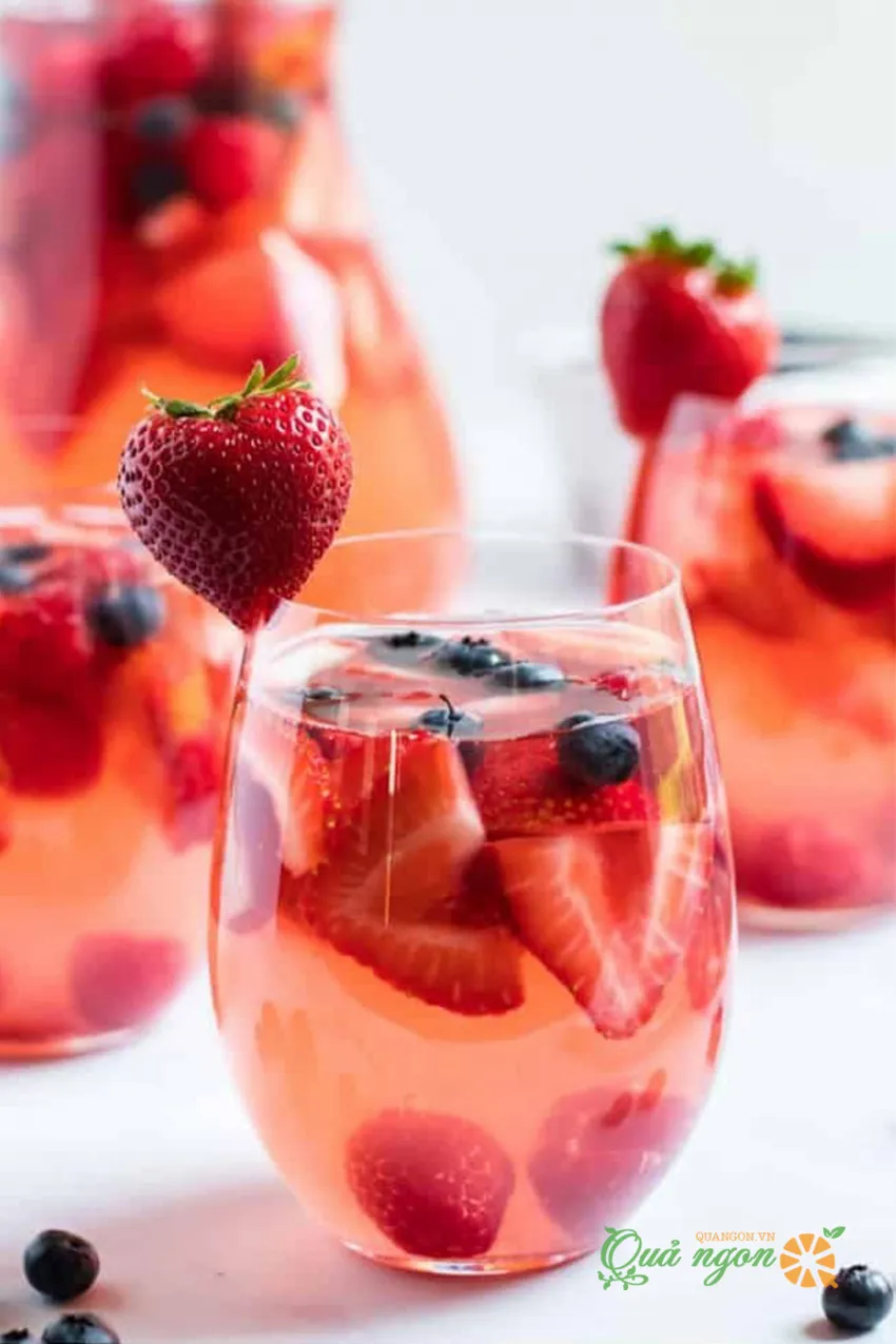 Công thức Sangria quả mọng mùa hè tốt nhất