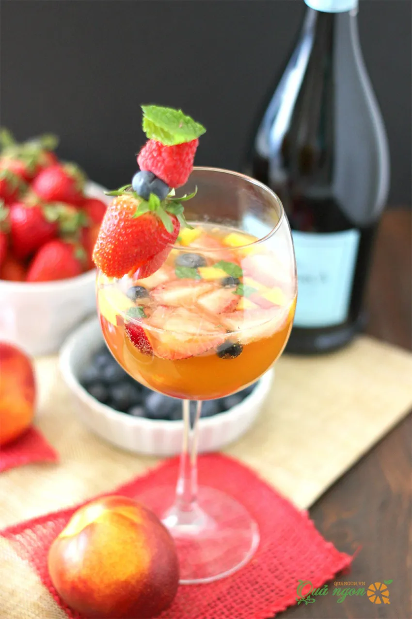 Mách bạn cách làm sangria trái cây đầy đủ hương vị