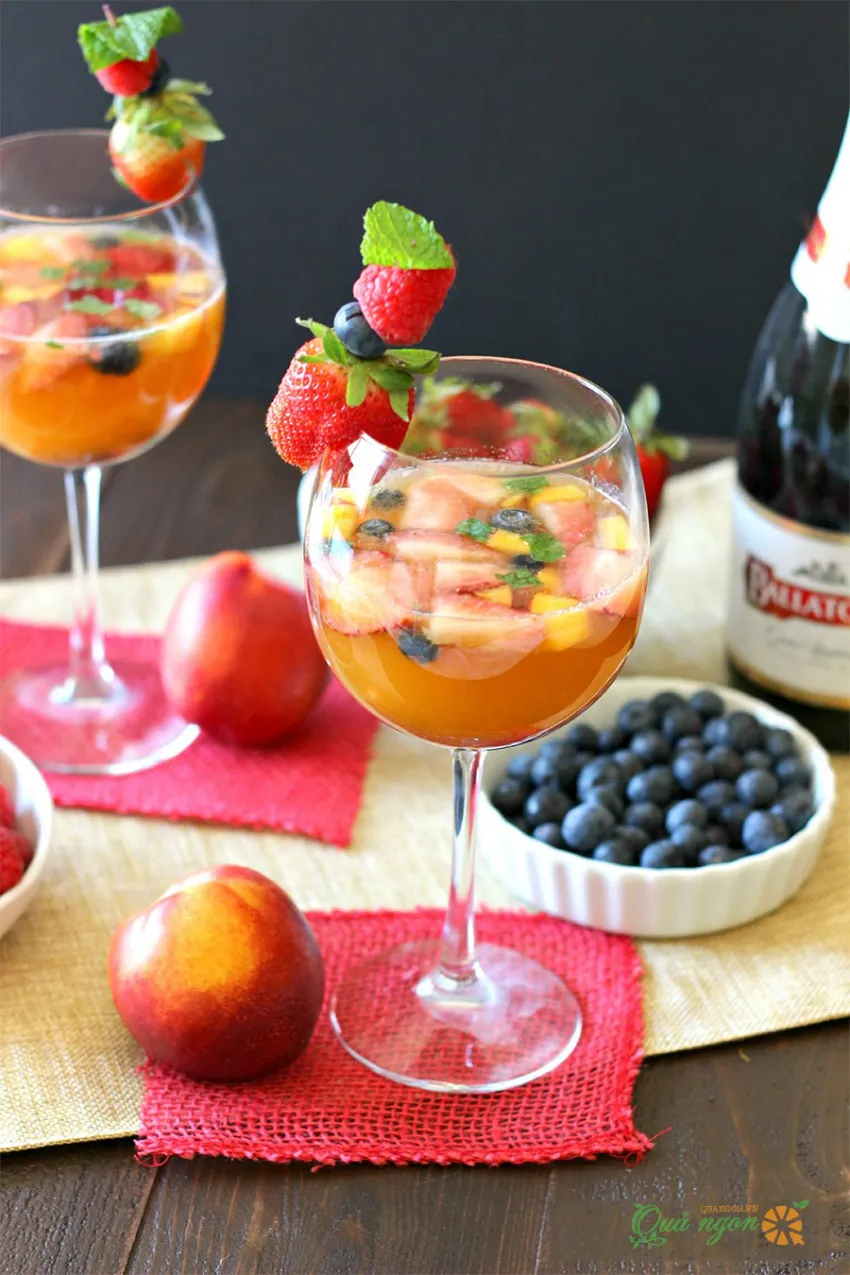 Mách bạn cách làm sangria trái cây đầy đủ hương vị