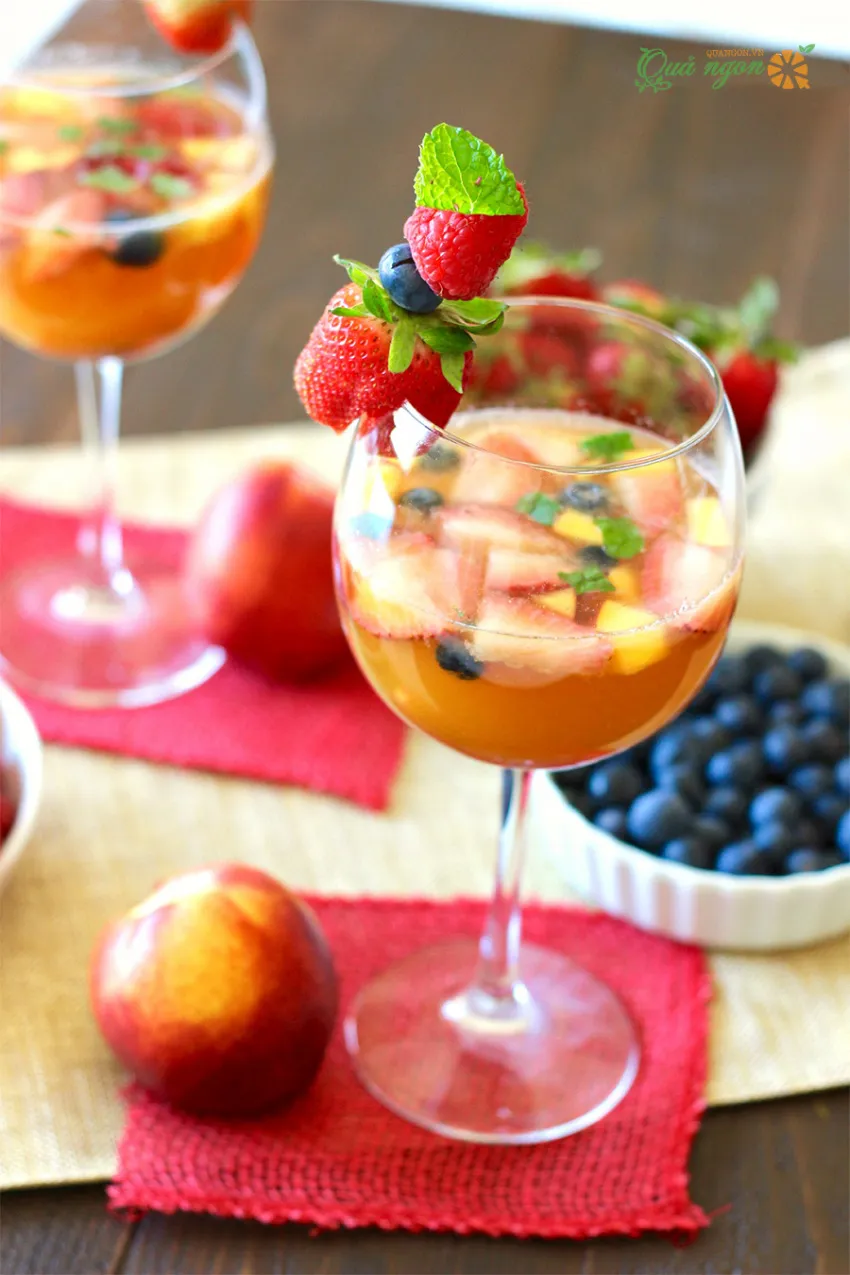 Mách bạn cách làm sangria trái cây đầy đủ hương vị