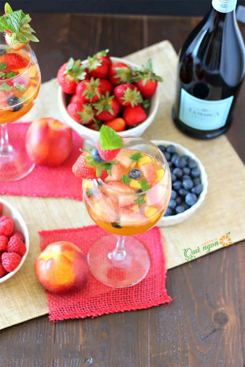 Mách bạn cách làm sangria trái cây đầy đủ hương vị