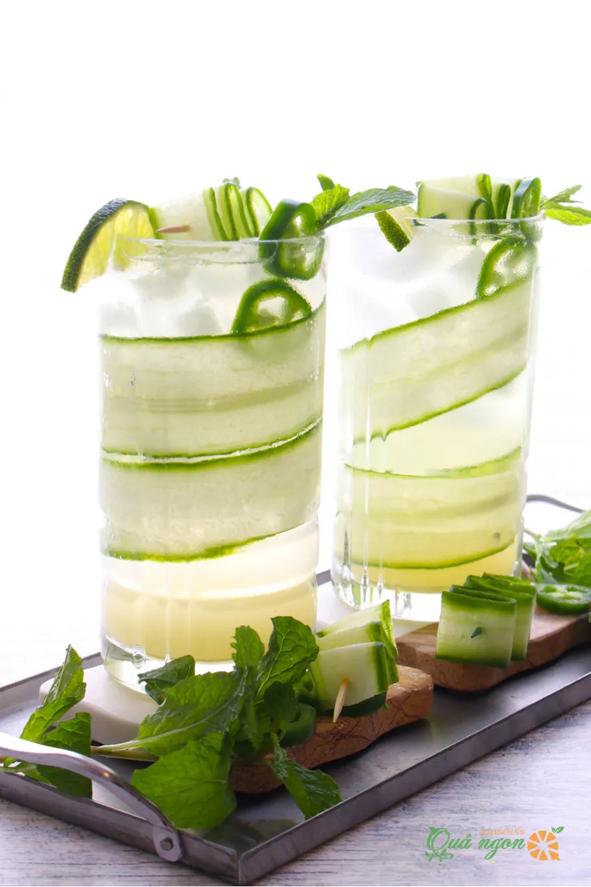 Pha chế Cocktail dưa chuột với nước chanh và rượu vodka